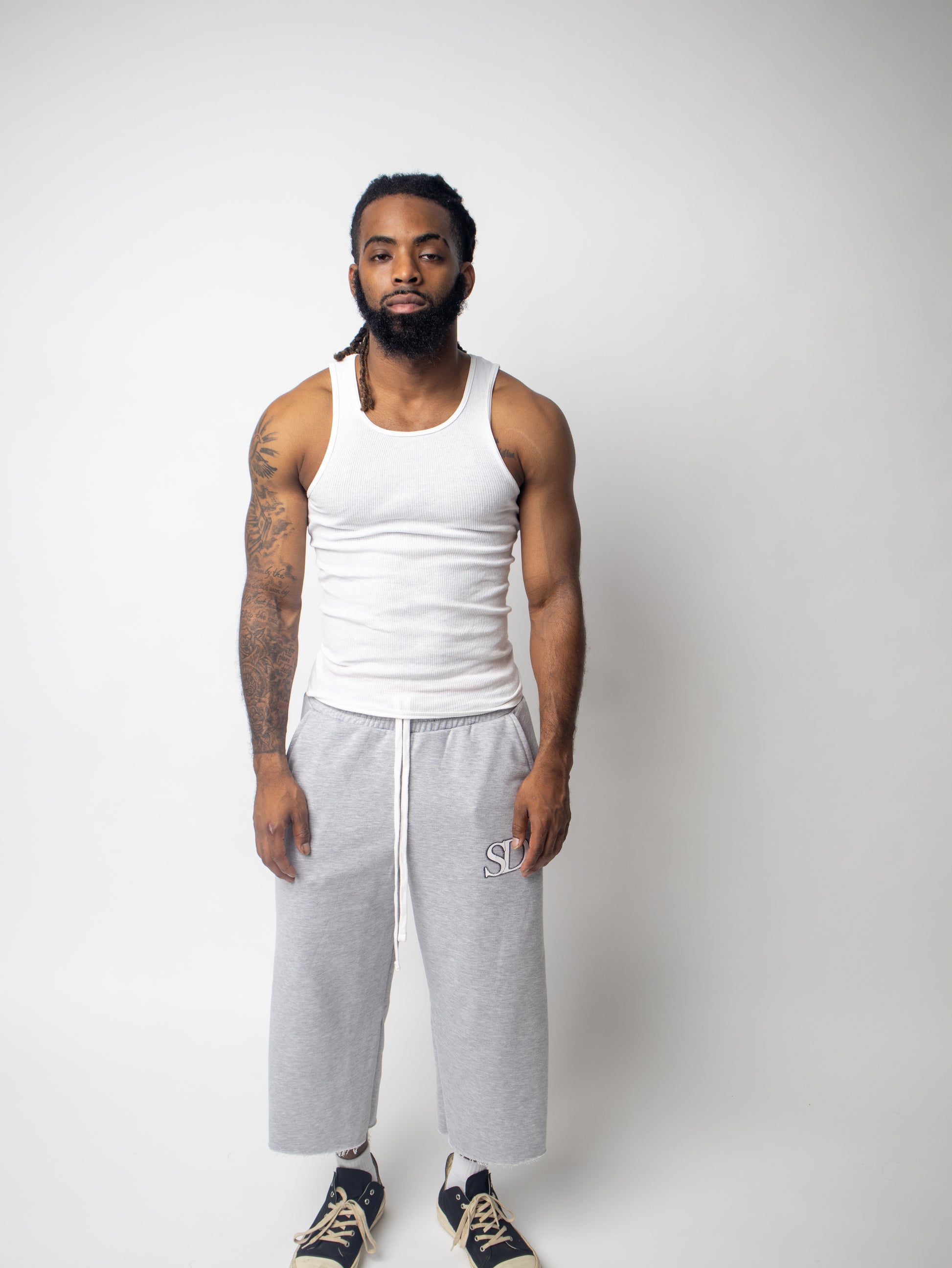GREY UNIFORM 3/4 SHORTS